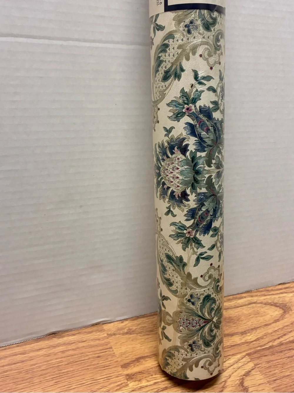 Mirage Mural Vinyl Pre Pasted Solid Sheet Wallpaper Shiny Floral 56 Sq Ft 11 yd
